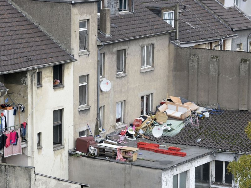 Sperrmüll und Unrat in Hinterhöfen in Duisburg.jpg