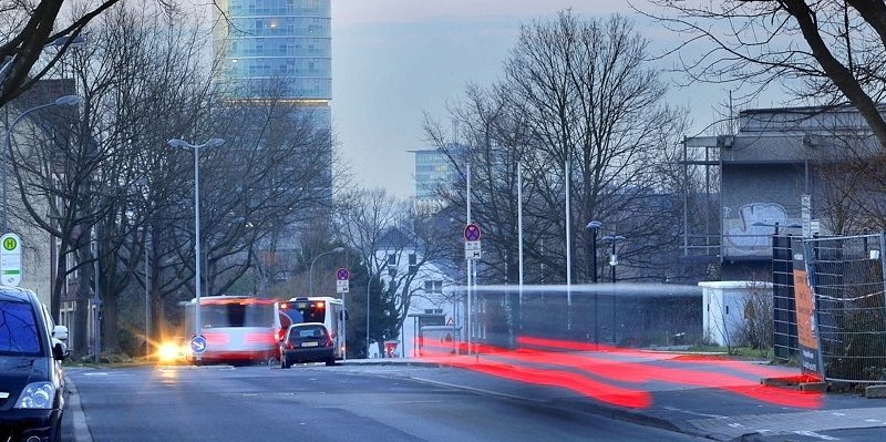 Straßenbeleuchtungen an der Querenburger Straße.jpg