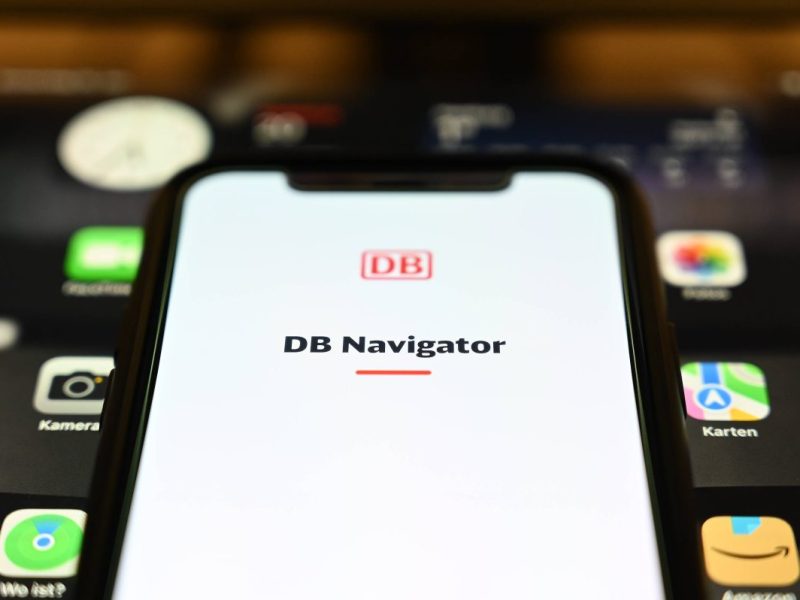 Deutsche Bahn App DB-Navigator geöffnet auf Smartphone