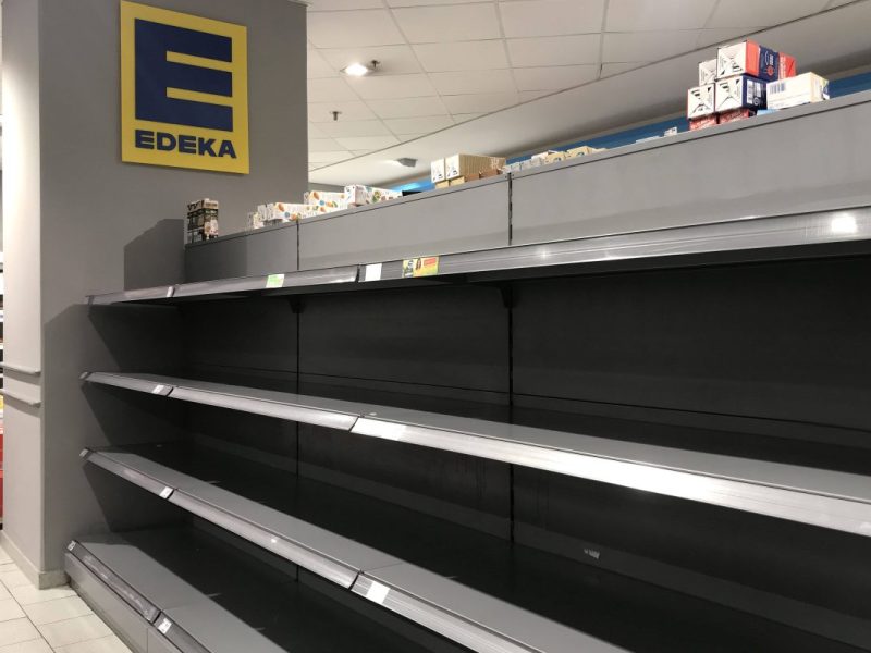 Kunden stoßen bei Edeka aktuell häufiger auf leere Regale. (Symbolbild)