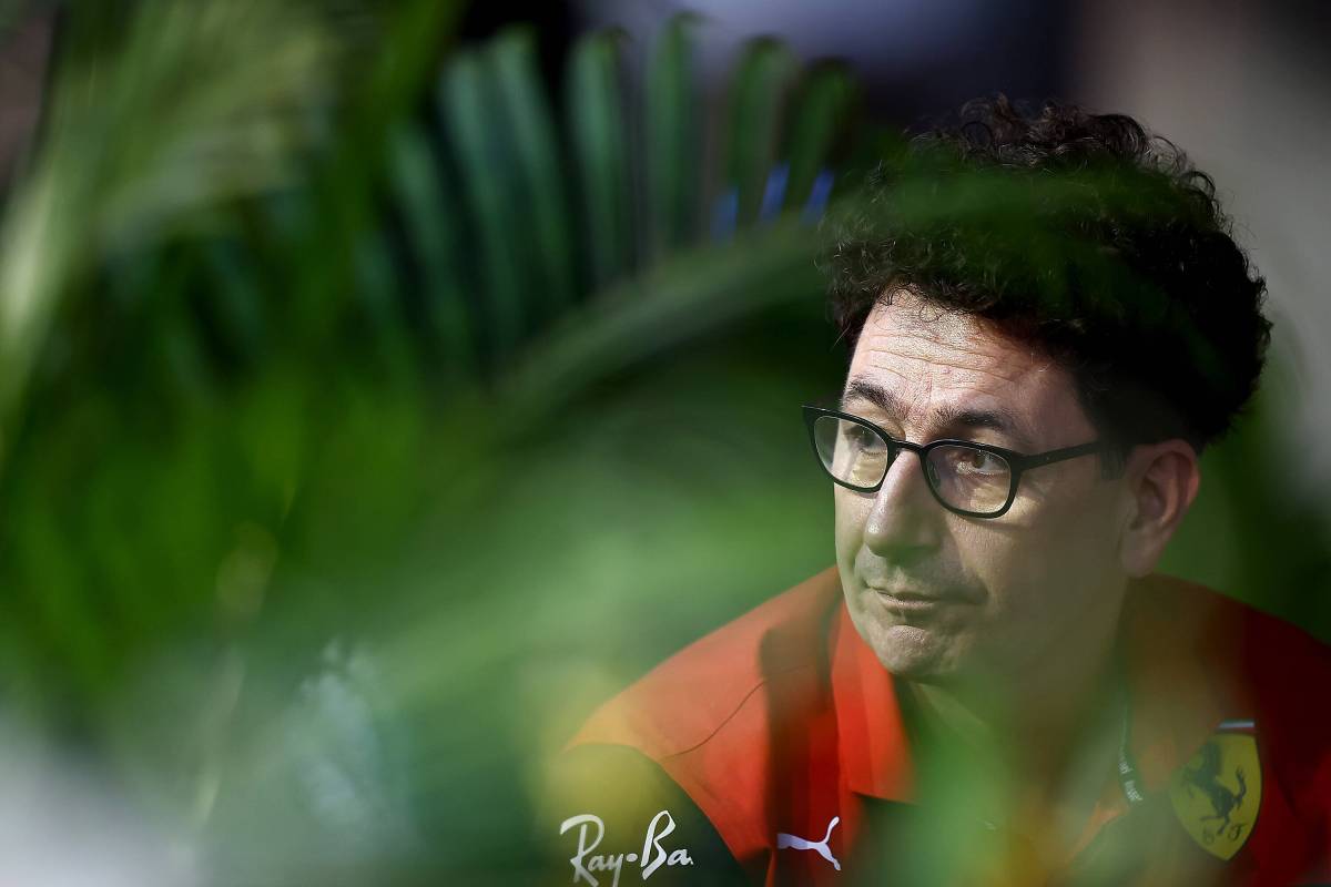 Mattia Binotto im Ferrari-Outfit.