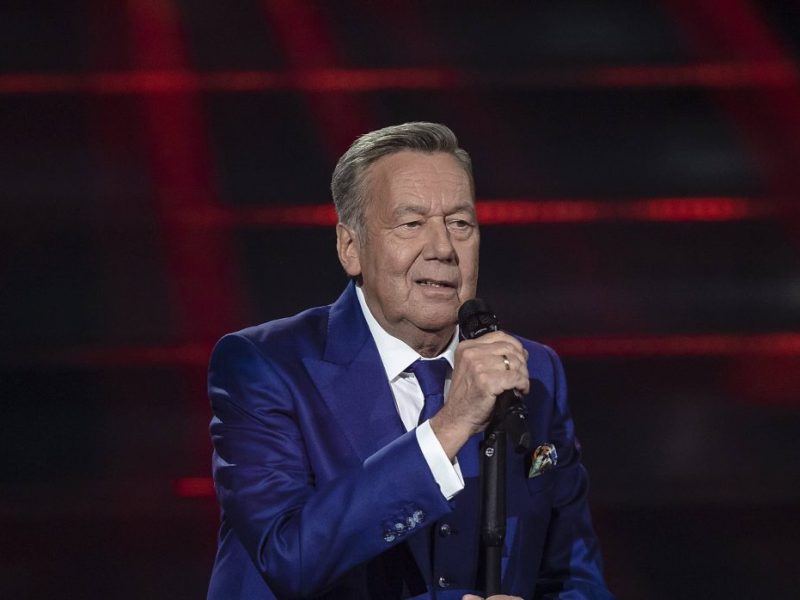 Roland Kaiser gehört zu den größten Schlagerstars Deutschlands. Jetzt überrascht der Sänger mit einer großen Neuigkeit.