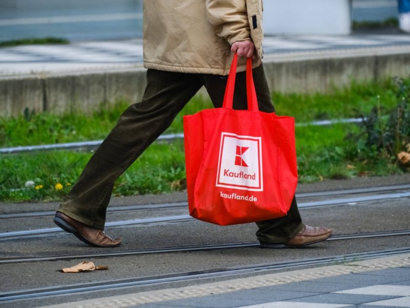 Kaufland in NRW Kunde Einkaufstasche Symbolbild