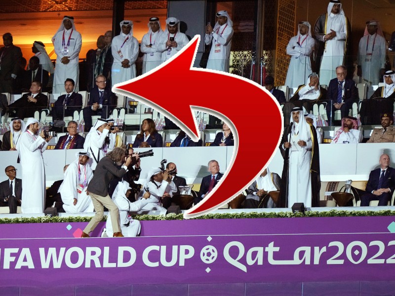 Ex-Schalke-Boss Peter Peters in der VVIP-Loge in Katar.