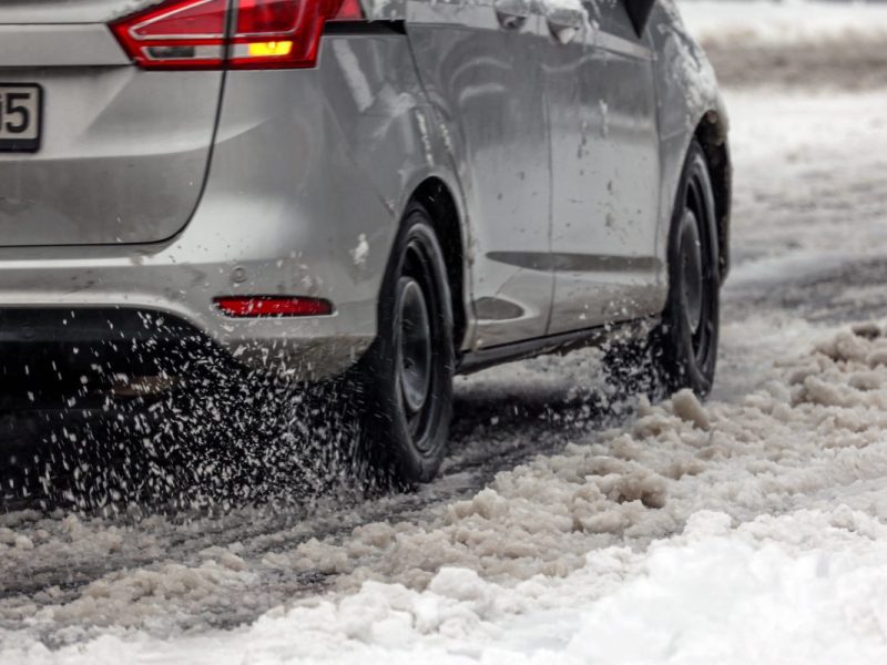 Wetter in NRW Schnee Auto