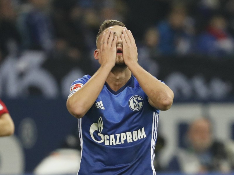 Donis Avdijaj im Trikot des FC Schalke 04.