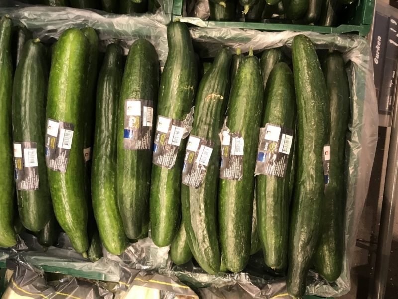 Edeka Gurken in Kiste
