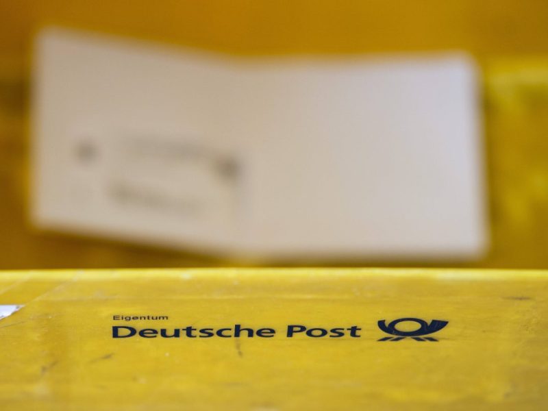 Deutsche Post Brief in Postkorb