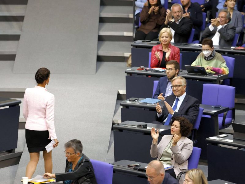 Abgeordnete müssen an Sitzungen und Abstimmungen im Bundestag teilnehmen. Doch nicht jeder hält sich strikt an seine Verpflichtung. Wer ist besonders faul?