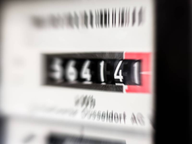 Bürgergeld-Bezieher müssen Strom vom Regelbedarf decken. Doch der reicht oft nicht aus. Das können Betroffene tun.