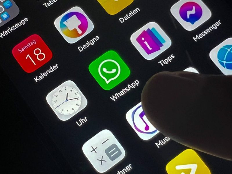 Whatsapp App Symbol auf Handybildschirm