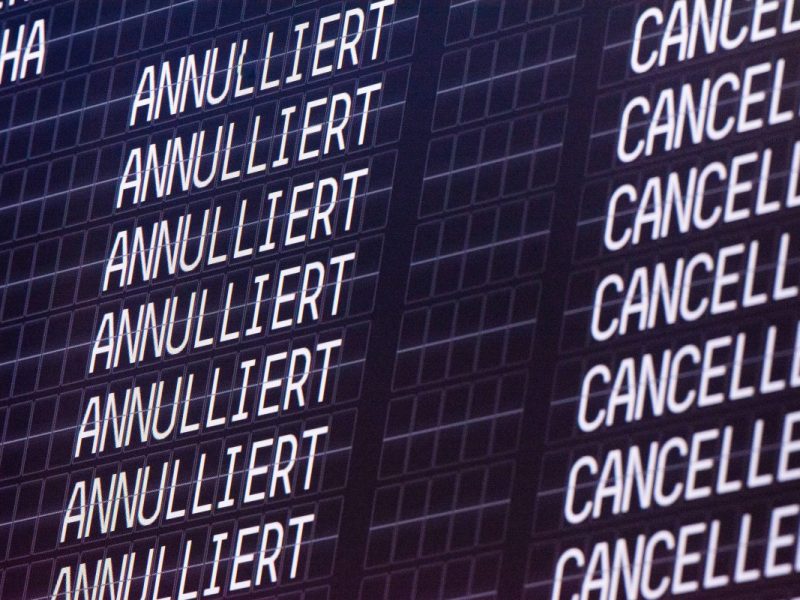 Flughafen Köln/Bonn Abflugtafel Flüge annulliert
