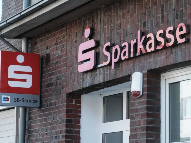 Sparkasse Eingang einer Filiale