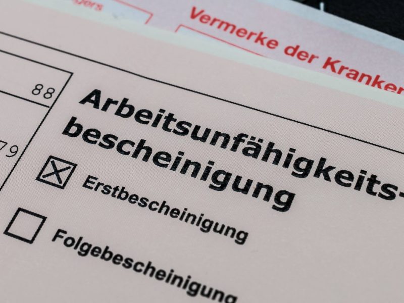 Wenn Bürgergeld-Empfänger einen Termin nicht wahrnehmen können, müssen sie eine Arbeitsunfähigkeitsbescheinigung einreichen. Manchmal aber auch mehr.