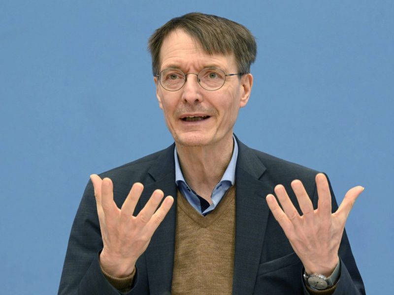 Lauterbach und die Ampel schaffen Diskriminierung ab.