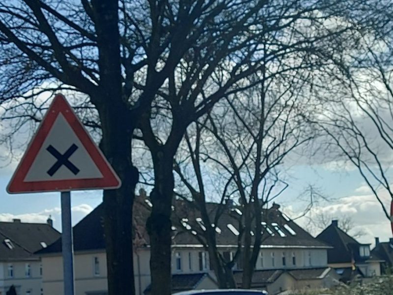 X-Schild am Springweg in Mülheim