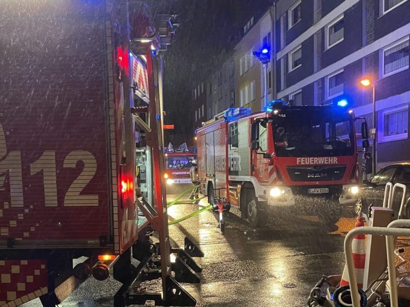 Essen Mehrfamilienhaus Feuerwehr Einsatzstelle