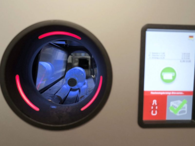 Nur noch 10 Leergut-Flaschen maximal bei Rewe in München.