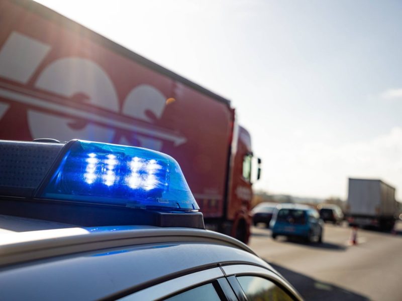 Autobahn Polizei Lkw