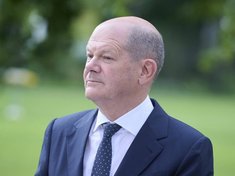 Gesucht: Gärtner mit außergewöhnlichen Fähigkeiten für die Pflege der Grünflächen im Kanzleramt. Das sucht Kanzler Olaf Scholz.