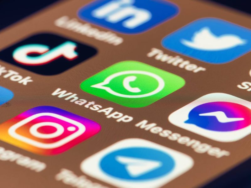 Die Europäische Union möchte Kinderpornographie und den Missbrauch von Kindern verhindern. Dafür wird eine umfassende Chatkontrolle in Erwägung gezogen.