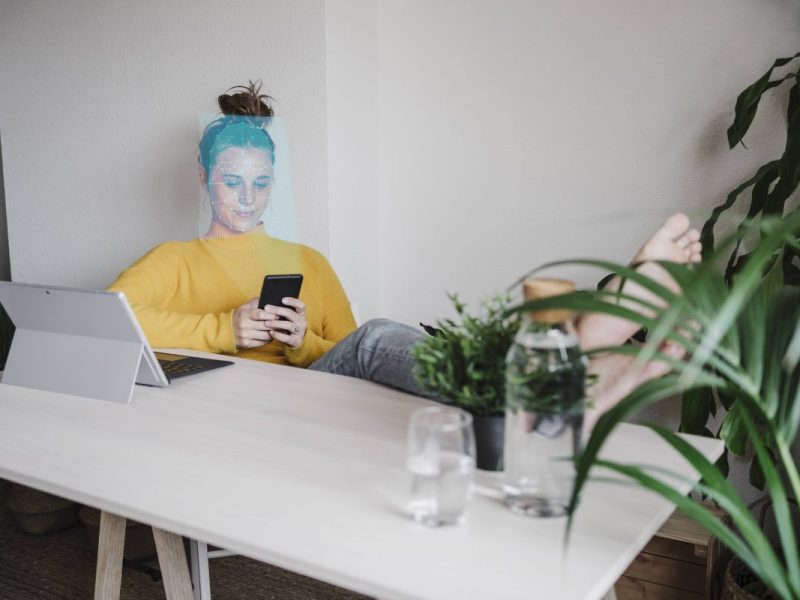 Sprachassistenten, Smart Home oder Musikstreaming – in vielen Bereichen ist KI bereits im Alltag integriert. Doch wie verändert sie die Arbeitswelt?