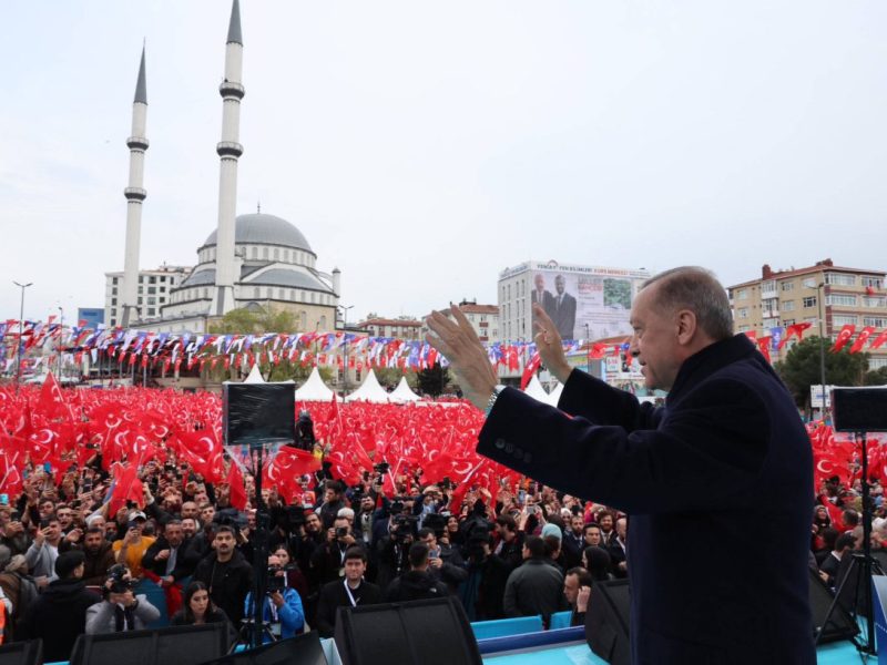 SPD-Politiker Karaahmetoğlu ist der Meinung, dass die Türkei-Wahlen in Deutschland dem Zusammenhalt schaden würde. Das fordert er.