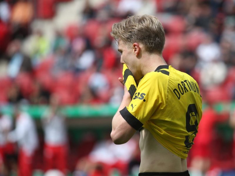 Borussia Dortmund: U19-Juwel Julian Rjikhoff trauert dem Titel hinterher.
