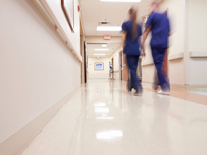 Wer weniger Stunden arbeiten will, gilt für viele als faul. Doch der Ruf nach Veränderung und der Einführung der 4-Tage-Woche wird immer lauter.