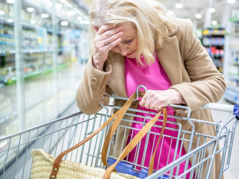 Rewe und Edeka: Supermärkte wehren sich gegen Preis-Explosionen. Doch die Folgen könnten die Kunden hart treffen.