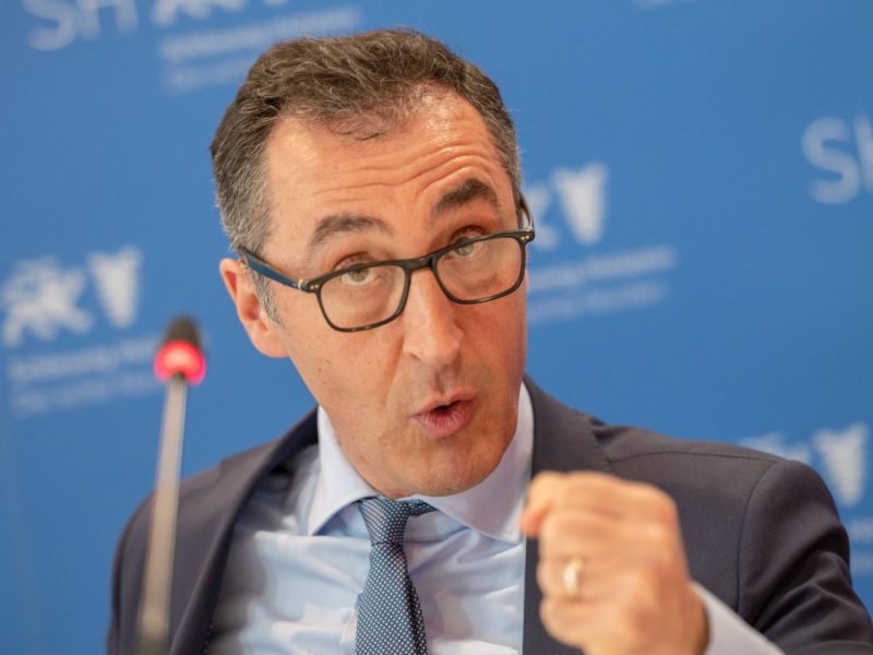 Bald finden in der Türkei die Parlaments- und Präsidentschaftswahlen statt. Cem Özdemir sagt Szenario für Wahlsieg Erdogans voraus.