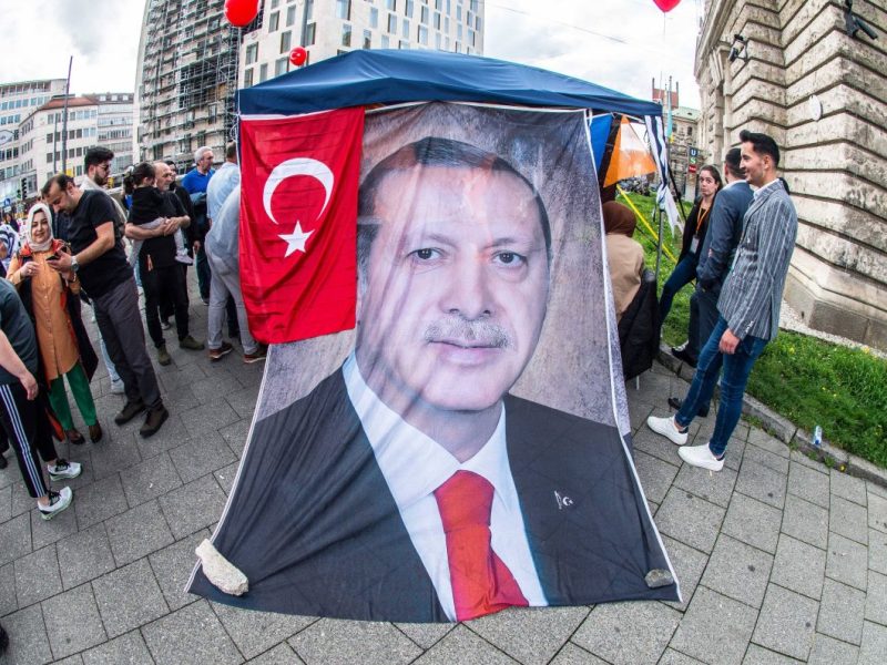 Es sind nur noch wenige Tage bis zur Wahl in der Türkei. In Deutschland sind die Wahllokale bereits geschlossen. Warum stimmen viele für Erdogan?