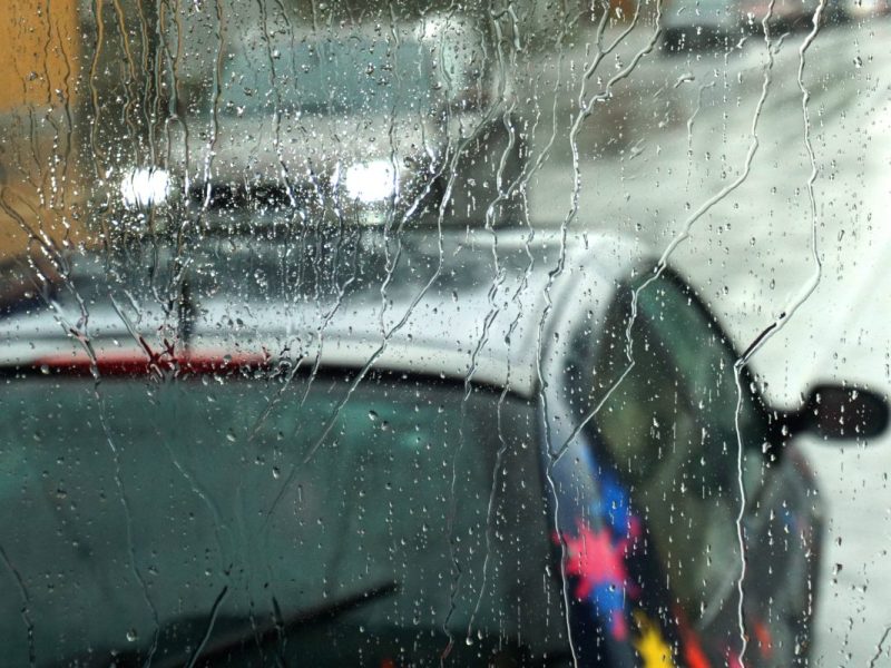 Wetter in NRW Regen Auto Windschutzscheibe