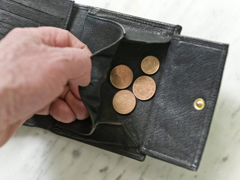 Millionen Menschen in Deutschland sind von Armut oder sozialer Ausgrenzung bedroht. Was unternimmt die Bundesregierung, um zu helfen?