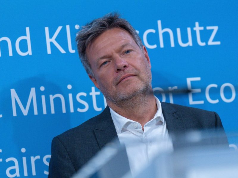 Der Streit um die Wärmewende in Deutschland bricht nicht ab. Die Opposition kritisiert die Pläne scharf. Ein Stasi-Vergleich bringt das Fass zum Überlaufen.