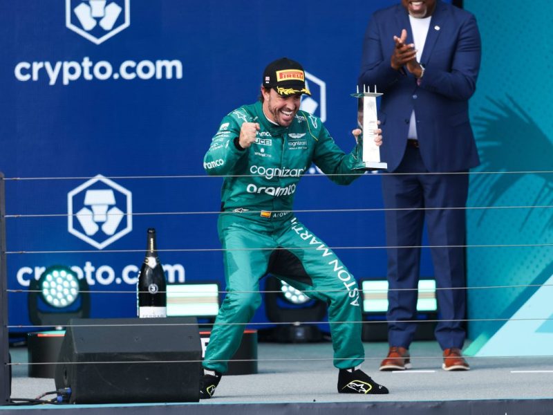 Formel 1: Fernando Alonso feiert seinen dritten Platz in Miami.