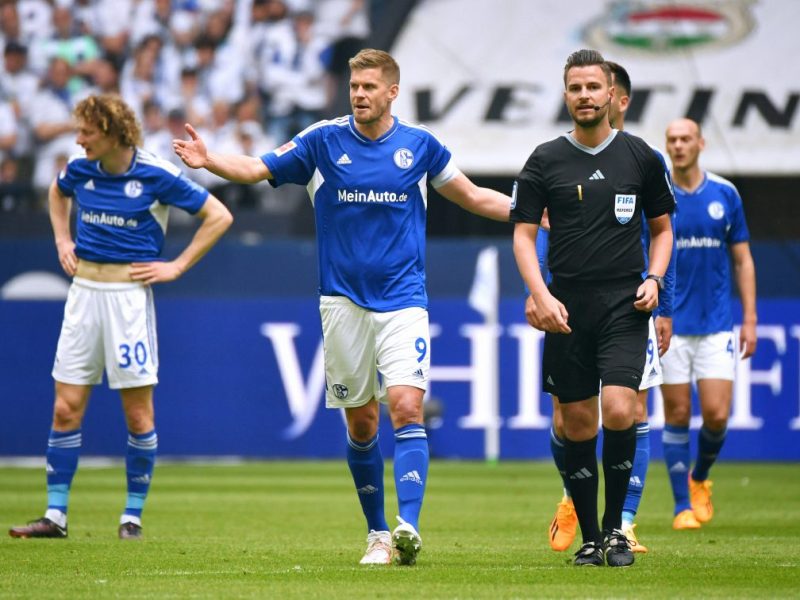 Schalke - Frankfurt: Diskussionen um den VAR.