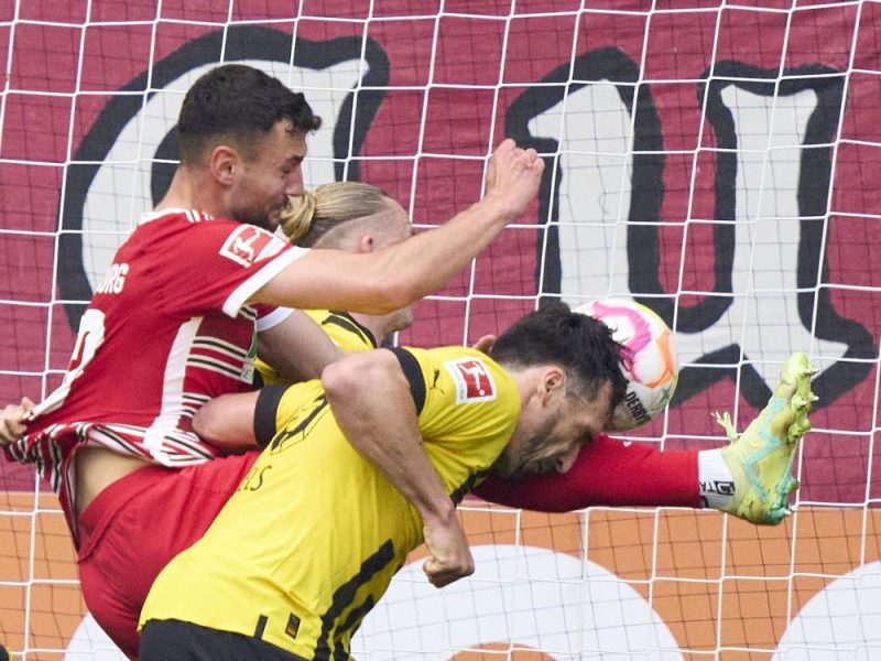 Borussia Dortmund: Voller Einsatz von Mats Hummels.