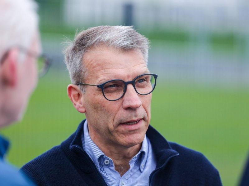 Beim FC Schalke 04 diktiert Peter Knäbel das Vorgehen.