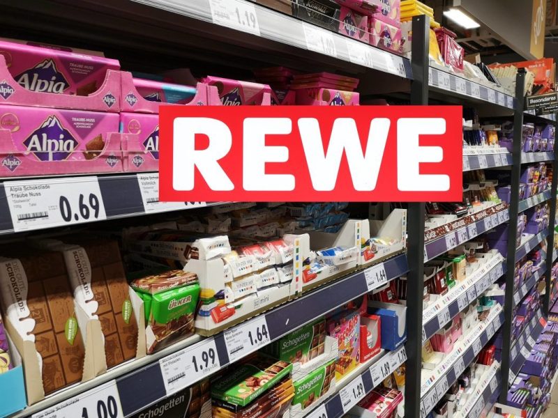 Rewe Logo Schokoladenregal