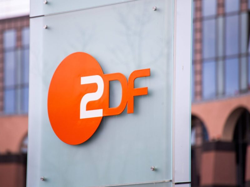 Fans einer beliebten ZDF-Serie müssen jetzt stark sein! Der Sender hat das Aus einer beliebten Rolle bestätigt. (Symbolbild)