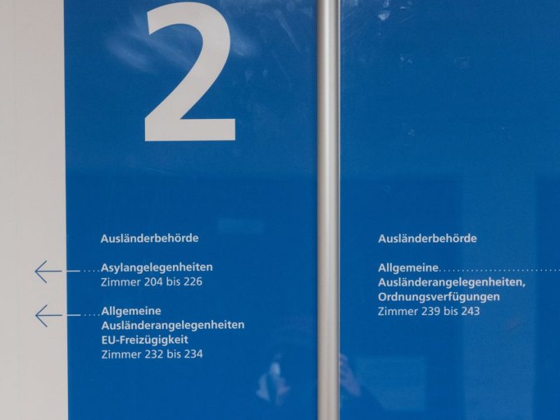 Schild Ausländerbehörde Duisburg