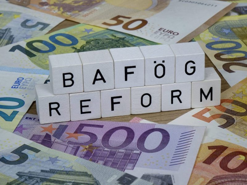 Die SPD will die finanzielle Unterstützung für Studierende und Auszubildende verbessern. Dafür will die Partei an mehreren Stellschrauben beim Bafög drehen.