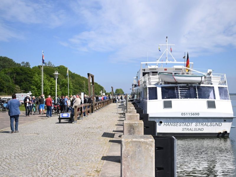 Wer Urlaub auf einer Ostsee-Insel macht, setzt meistens mit einer Fähre über. Doch Touristen sollten beim Ticketkauf besonders aufmerksam sein.