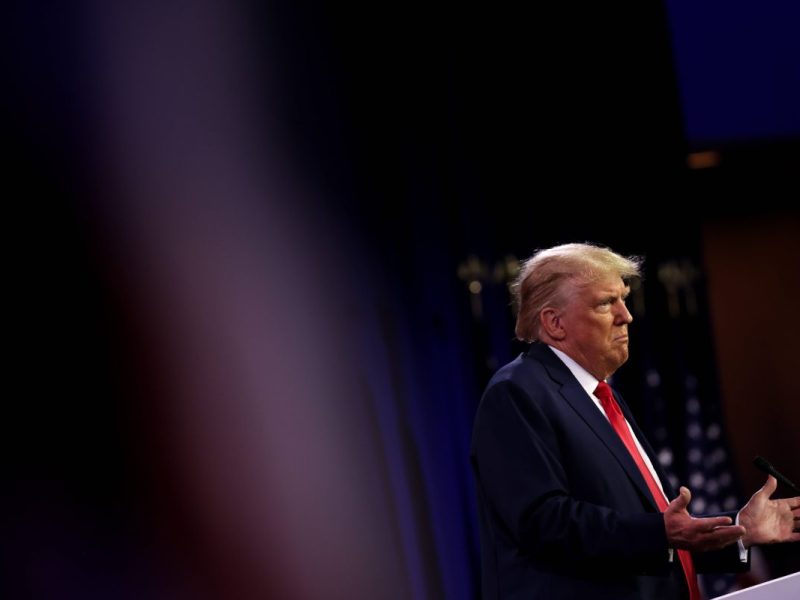 Der ehemalige Präsident der USA, Donald Trump, soll sich wieder sexistisch geäußert haben. Ein Buch enthüllt neue Vorwürfe.