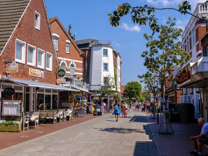 Einkaufsstraße auf Langeoog (Nordsee)