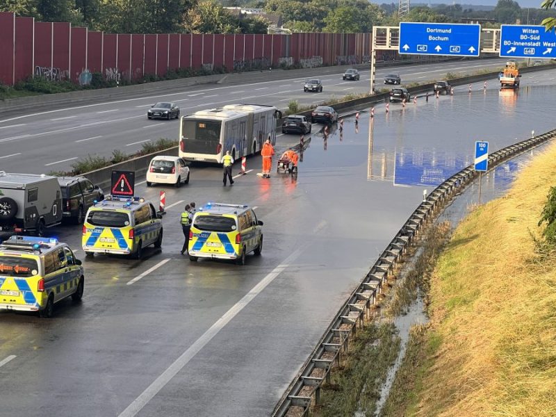 A40 bei Bochum Überschwemmung