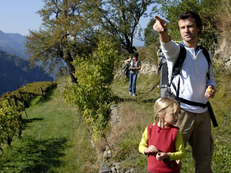 Familie beim Wandern