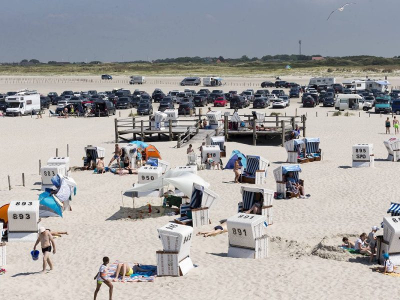 In St. Peter Ording beschweren sich die Besucher über zu hohe Parkplatz-Gebühren.