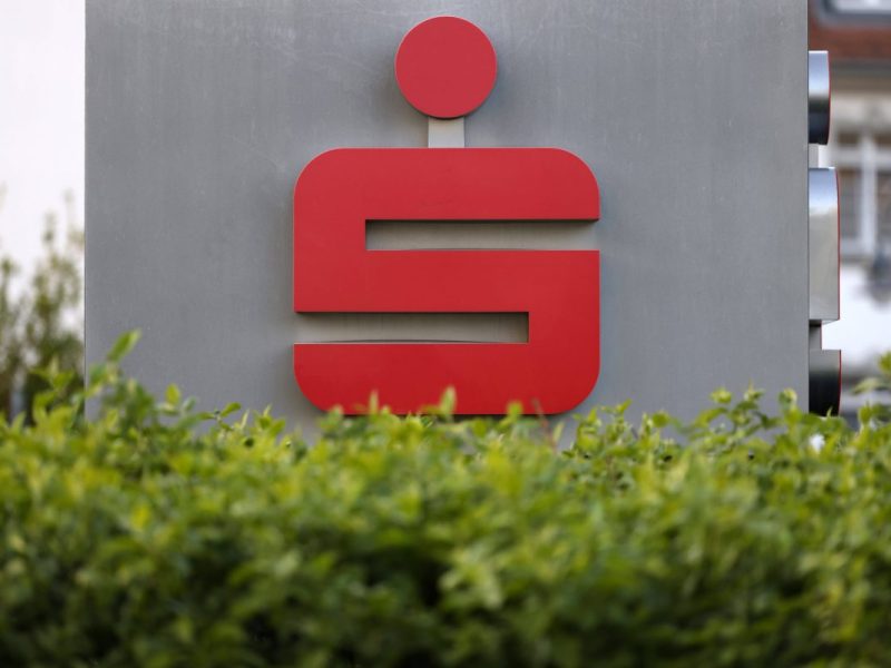 Sparkassen drehen an der Zinsschraube